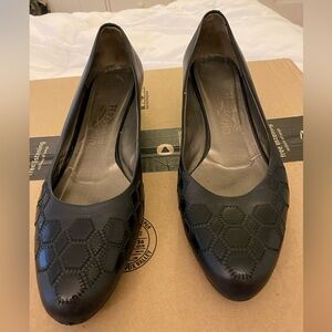 Euc salvadortore ferragamo black shoes. Size10